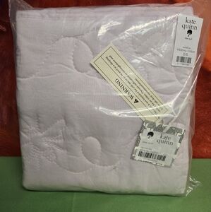 Kate Quinn Orchid Ice Embroidered bee quilt